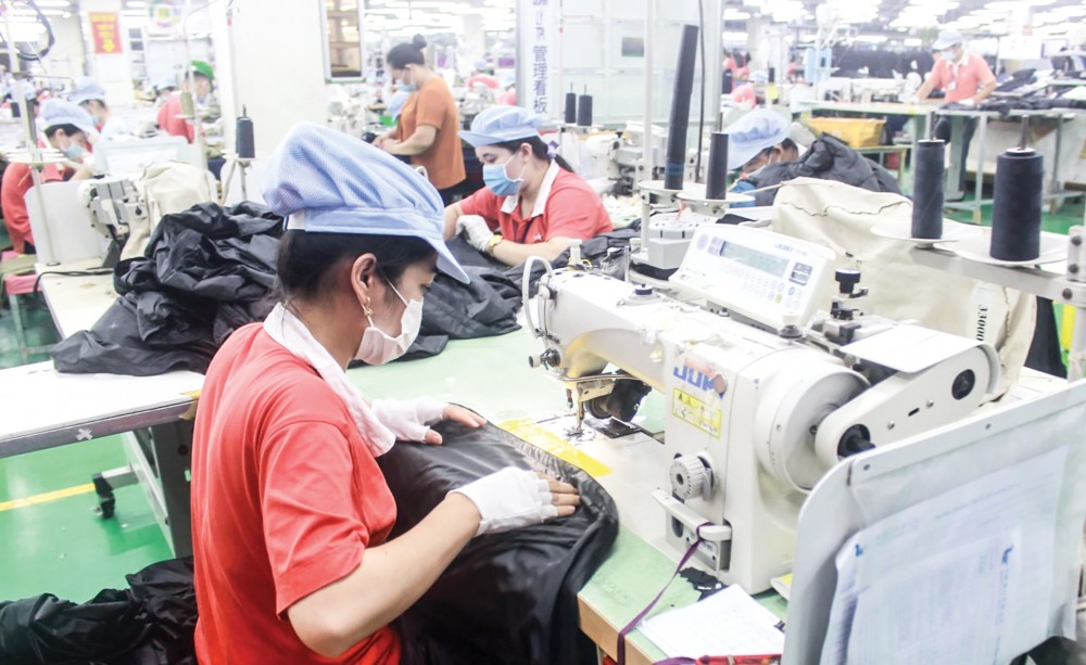 Đảm bảo an toàn sản xuất
cho các khu công nghiệp Công nhân Công ty TNHH Kwong Lung Meko tuân thủ nghiêm thông điệp “5K” tại nơi làm việc.