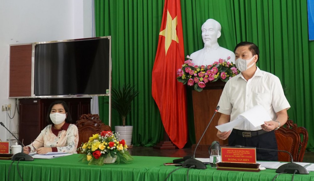 Đồng chí Dương Tấn Hiển, Phó Chủ tịch Thường trực UBND TP Cần Thơ chỉ đạo tại cuộc họp.
