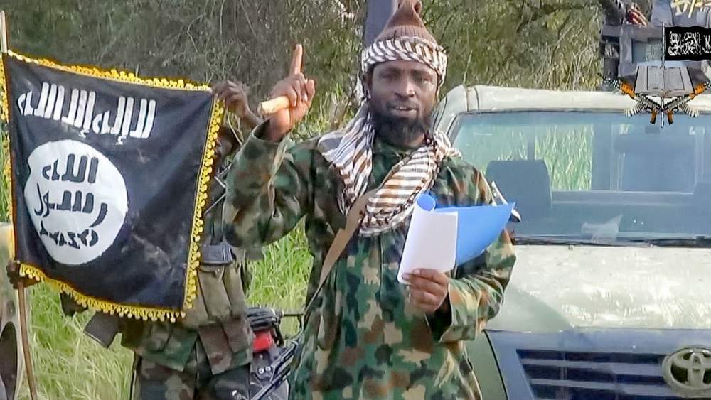 Thủ lĩnh Shekau xuất hiện trong một đoạn video của Boko Haram. Ảnh: AFP