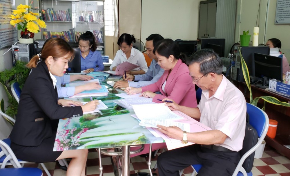 Trung tâm TGPL TP Cần Thơ kiểm tra công tác TGPL tại quận Ô Môn. Ảnh: Hoàng Yến.