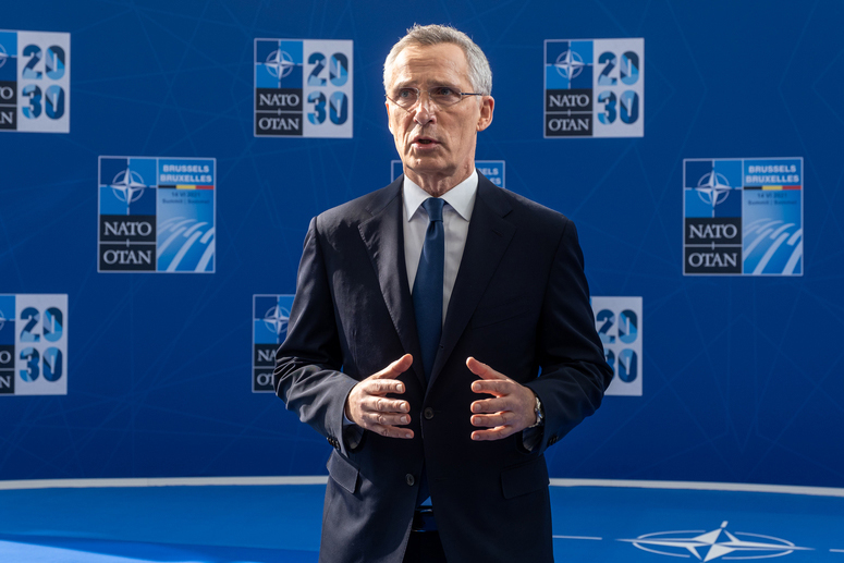NATO tìm cách vượt qua thách thức Tổng Thư ký NATO Stoltenberg phát biểu tại hội nghị.