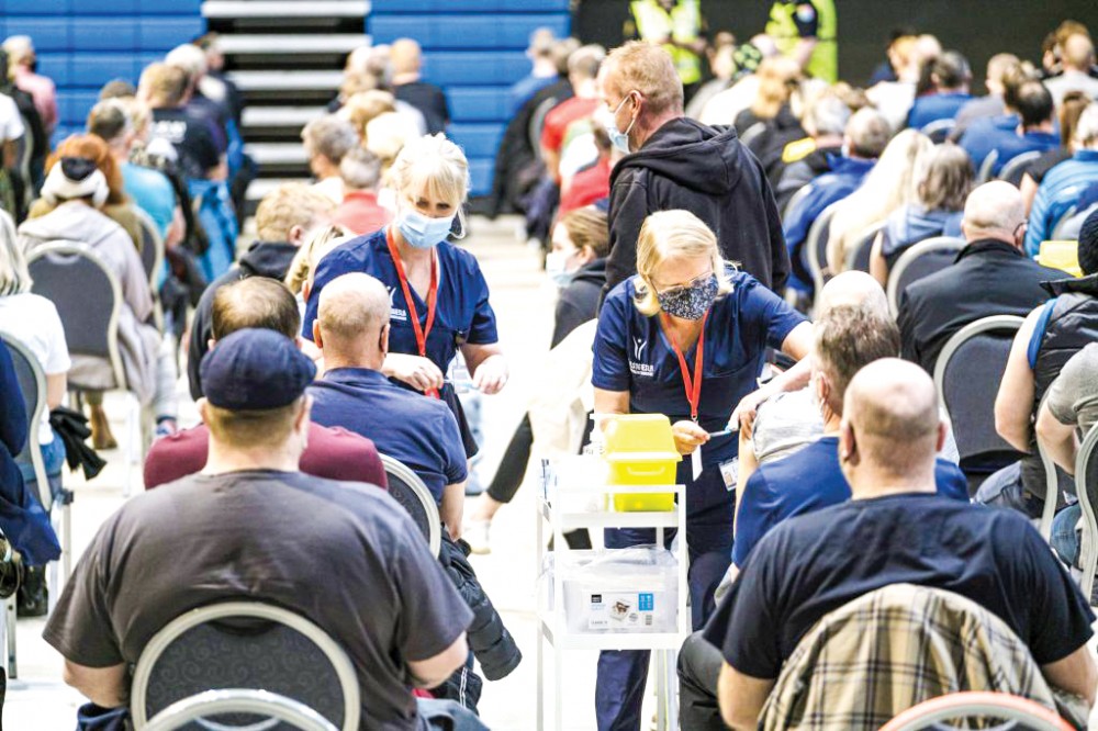 Người dân Iceland rất tích cực đi tiêm vaccine COVID-19. Ảnh: Golli