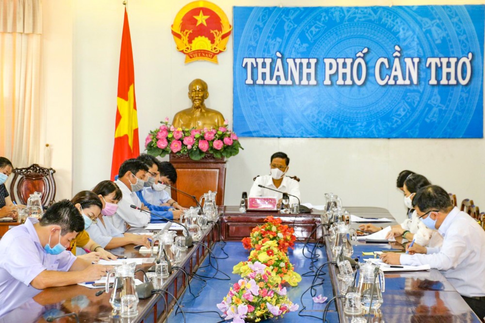 Lãnh đạo thành phố tại cuộc họp trực tuyến với đối tác Nhật Bản. Ảnh: K.N