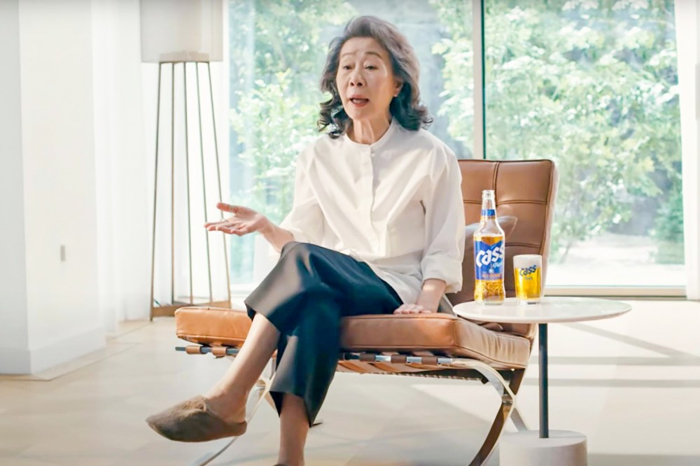Bà Youn trong clip quảng cáo bia Cass của Oriental Brewery . Ảnh: AP