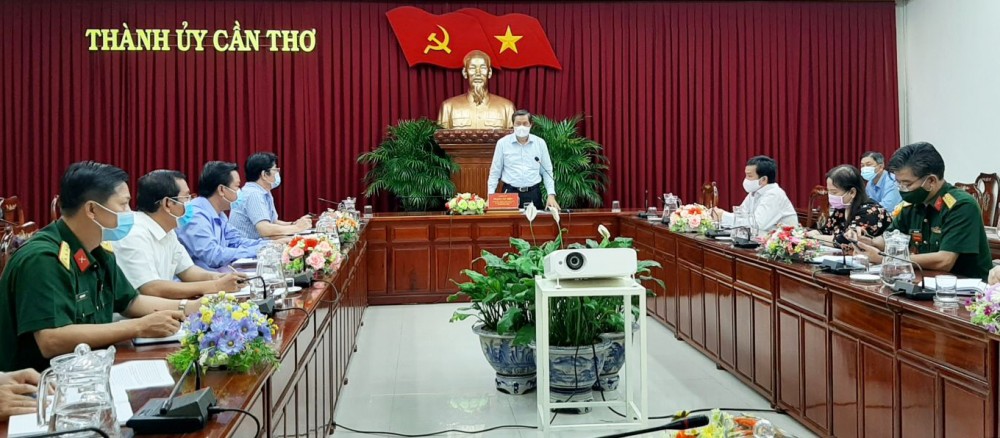 Đồng chí Phạm Văn Hiểu phát biểu chỉ đạo tại cuộc họp.