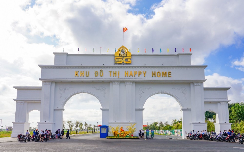 Cổng chào vững chãi, uy nghi với thiết kế độc đáo cũng là công trình biểu tượng của Happy Home.