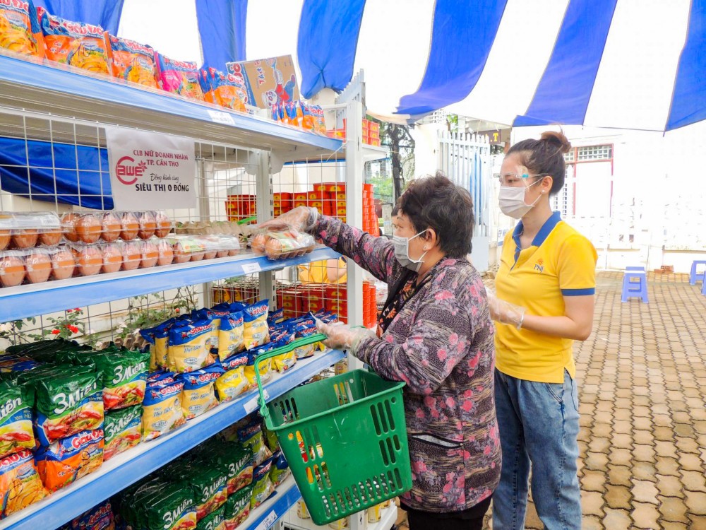Lan tỏa trách nhiệm xã hội của doanh nghiệp Mô hình “Siêu thị mini 0 đồng” tại phường Xuân Khánh, quận Ninh Kiều do CBA phối hợp với nhiều đơn vị, doanh nghiệp cùng tổ chức.