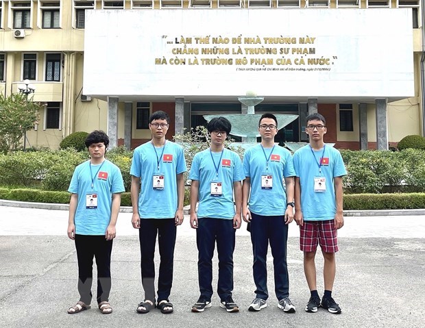 Vietnam bags four golds, four silvers, one bronze at Int’l Physics and Biology Olympiads