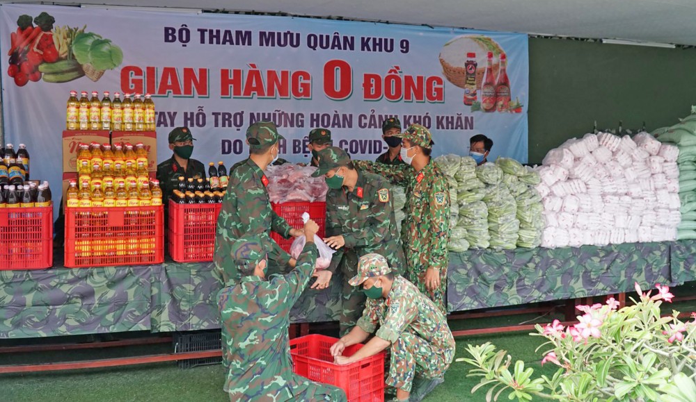 Mô hình “Gian hàng 0 đồng” của Bộ Tham mưu Quân khu 9 đã tổ chức nhiều hoạt động hỗ trợ người dân ở các phường Bùi Hữu Nghĩa, An Thới (quận Bình Thủy).