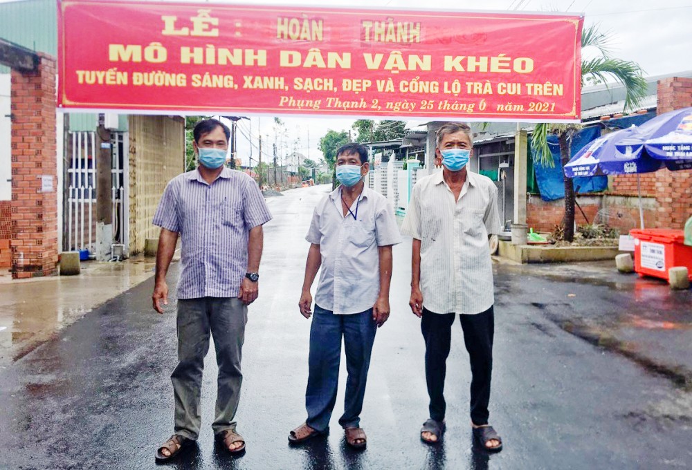 Khởi đầu ấn tượng Phường Trung Kiên khánh thành công trình “Dân vận khéo” tuyến đường sáng, xanh, sạch, đẹp tại ấp Phụng Thạnh 2.