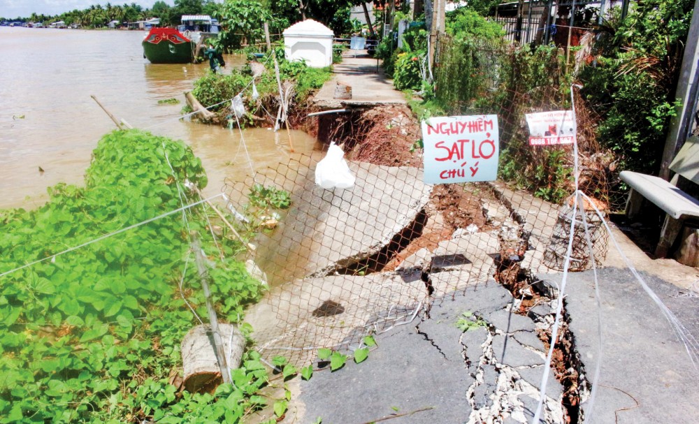 Nâng cao nhận thức cộng đồng phòng tránh thiên tai Điểm sạt lở bờ sông Ô Môn (khu vực Thới Trinh B, phường Thới An) đang cần dự án kè khắc phục.