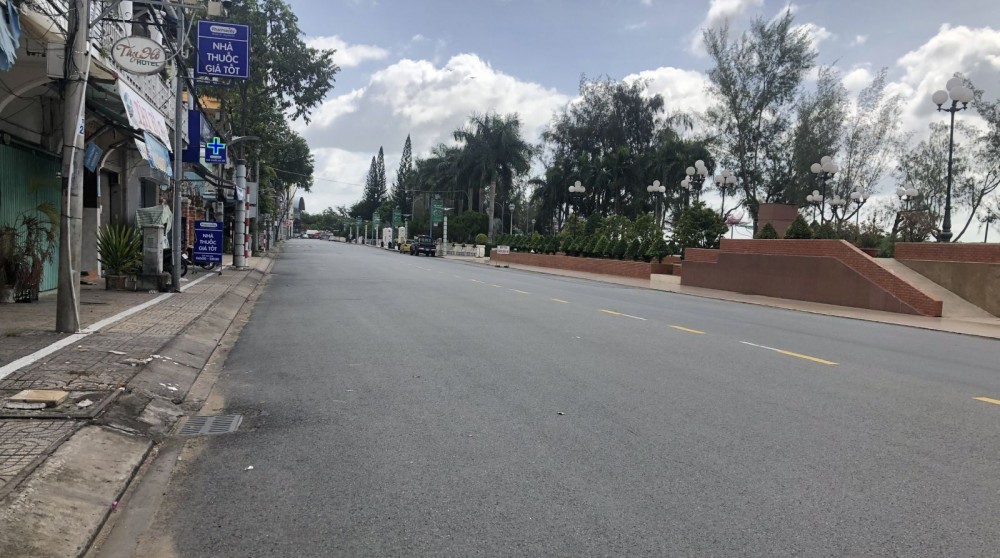 Người dân Cần Thơ ở yên trong nhà, thực hiện nghiêm giãn cách xã hội. Ảnh: H.HOA