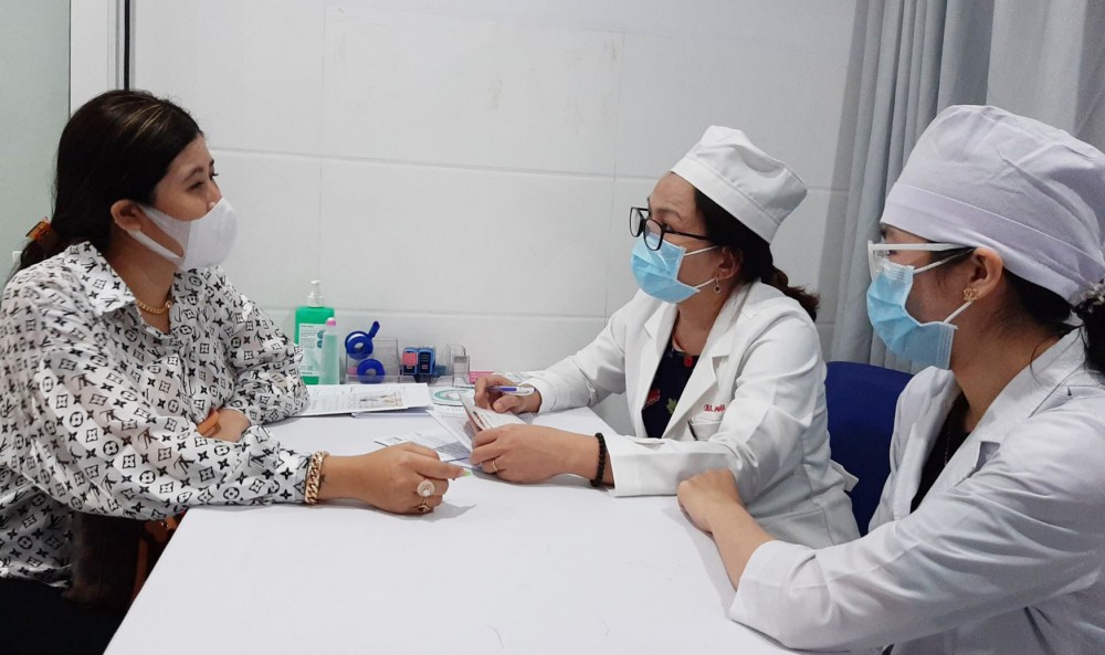 Thai phụ cần tuân thủ các biện pháp phòng, chống dịch khi đến BV khám thai.