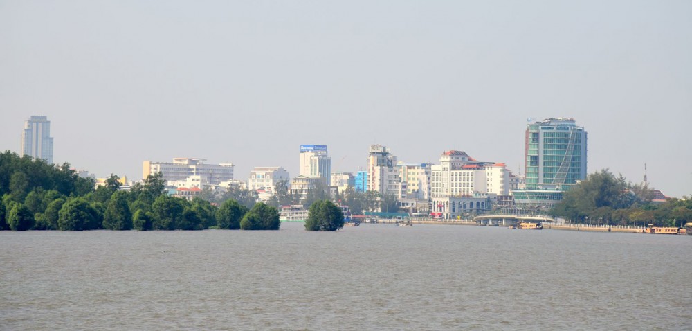 Kiểm kê tài nguyên nước được thực hiện định kỳ trên phạm vi cả nước. Trong ảnh: Một góc sông Hậu đi qua TP Cần Thơ.