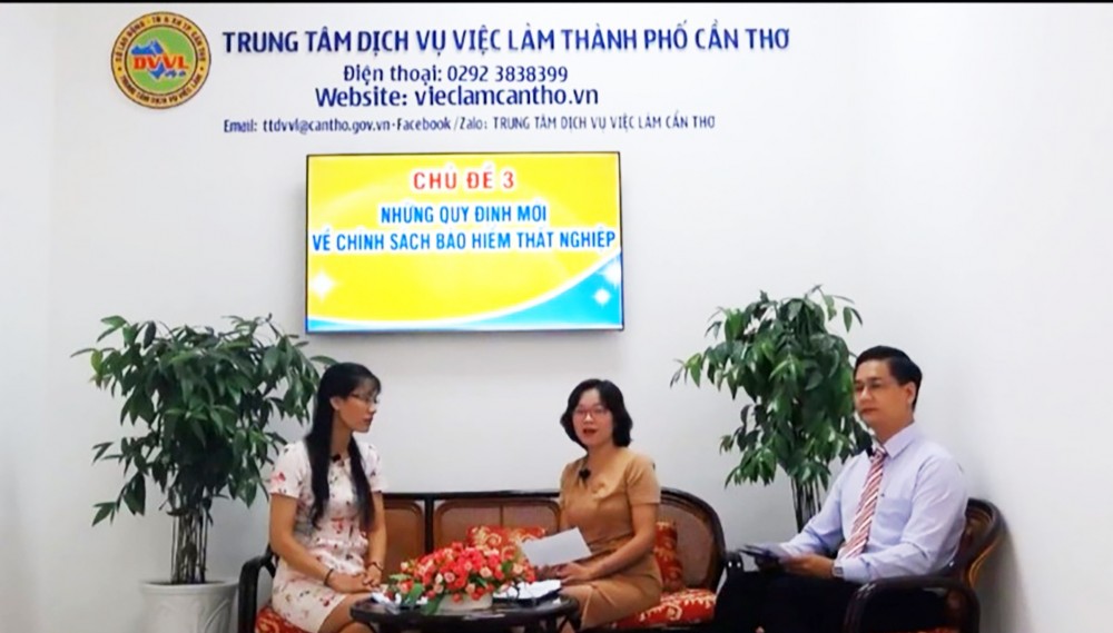 Buổi livestream về thực hiện chính sách BHTN tại Trung tâm DVVL TP Cần Thơ. Ảnh: CTV