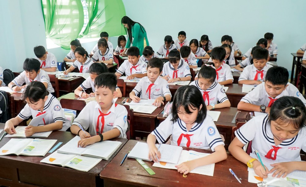 Một buổi học của học sinh Trường THCS Thới Long, quận Ô Môn vào tháng 3-2021. Ảnh: B.NG