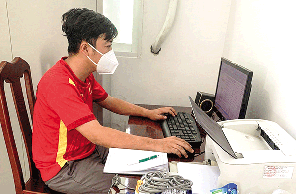 Nhiễm COVID-19 vẫn không rời nhiệm vụ