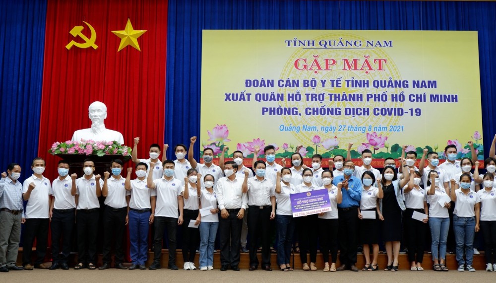 Hàng trăm “chiến sĩ áo trắng” từ các bệnh viện Trung ương, địa phương gấp rút lên đường chia lửa với miền Nam