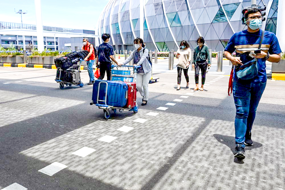 Tỷ lệ tiêm vaccine cao cho phép Singapore nới lỏng một số biện pháp hạn chế. Ảnh: AFP