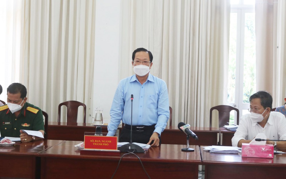 Ông Châu Việt Tha, Giám đốc Sở Nội vụ phát biểu tại cuộc họp.