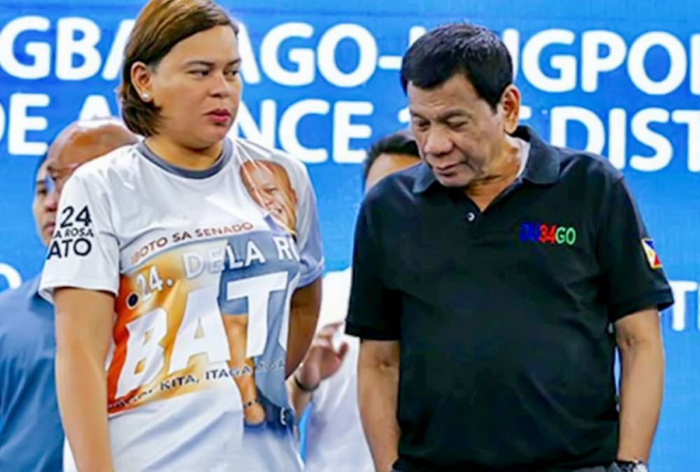 Chính trường Philippines bắt đầu dậy sóng Tổng thống Rodrigo Duterte (phải) và ái nữ Sara Duterte. Ảnh: Reuters