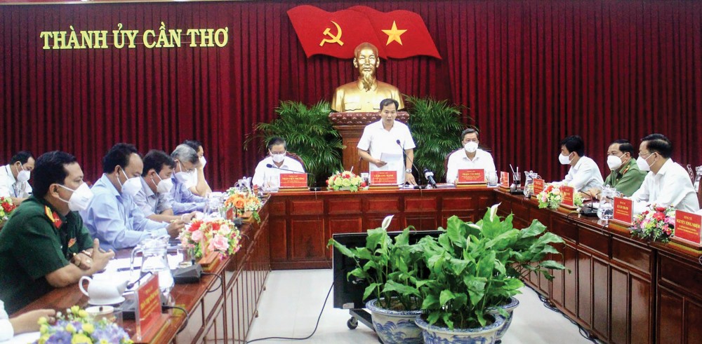 Phương án mở cửa sản xuất cần hoàn chỉnh và ban hành trước ngày 16-9 Đồng chí Lê Quang Mạnh, Ủy viên Ban chấp hành Trung ương Đảng, Bí thư Thành ủy, Trưởng Ban Chỉ đạo Phòng, chống dịch COVID-19 thành phố, phát biểu chỉ đạo tại hội nghị. Ảnh: MINH HUYỀN