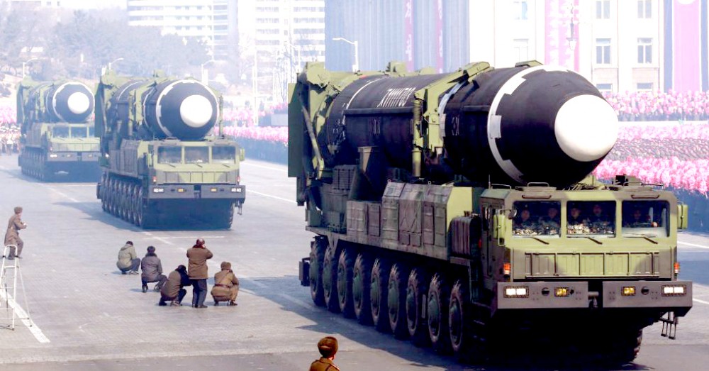 Hai miền Triều Tiên “chạy đua tên lửa” Tên lửa Hwasong-15 của Triều Tiên. Ảnh: KCNA