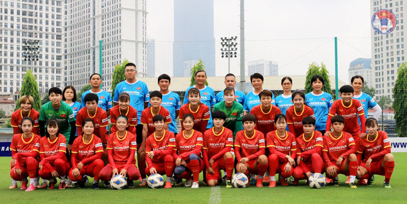 Tuyển nữ Việt Nam cẩn trọng tại vòng loại Asian Cup 2022 Tuyển nữ Việt Nam trước ngày lên đường sang Tajikistan. Ảnh: VFF
