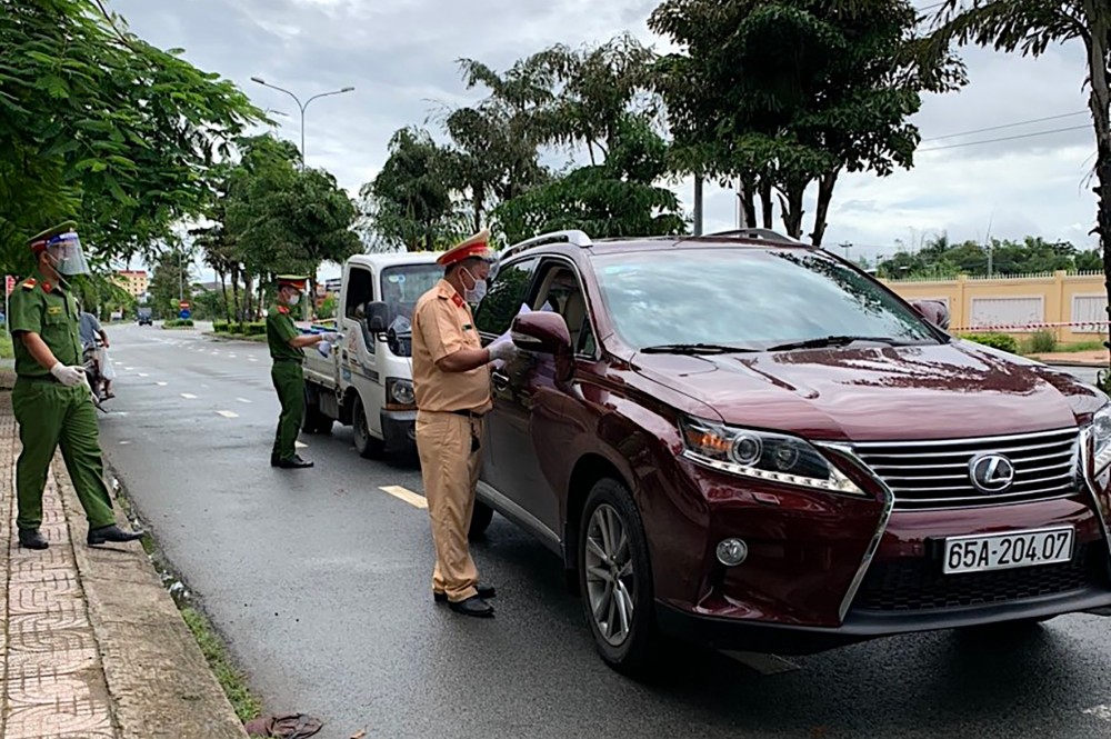 Lực lượng chức năng huyện Phong Điền tăng cường tuần tra, đảm bảo trật tự ATGT trên địa bàn. Ảnh: CTV