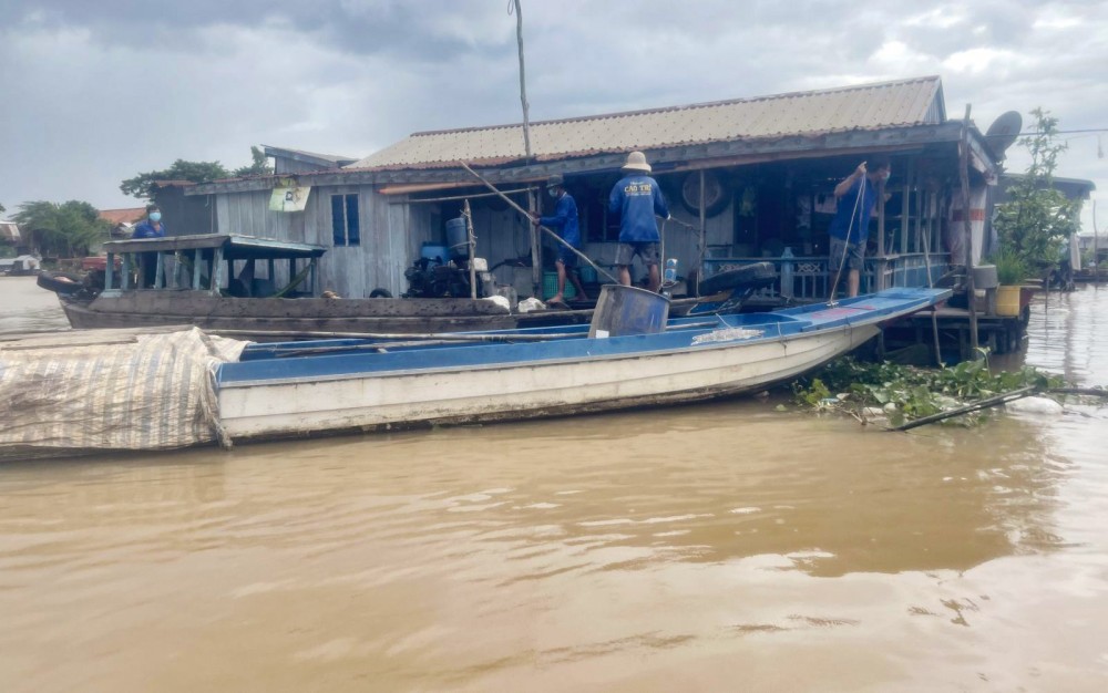 Việc di dời các hộ dân sinh sống tại khu vực làng bè xã Khánh An sẽ diễn ra từ ngày 22 đến 29-9.