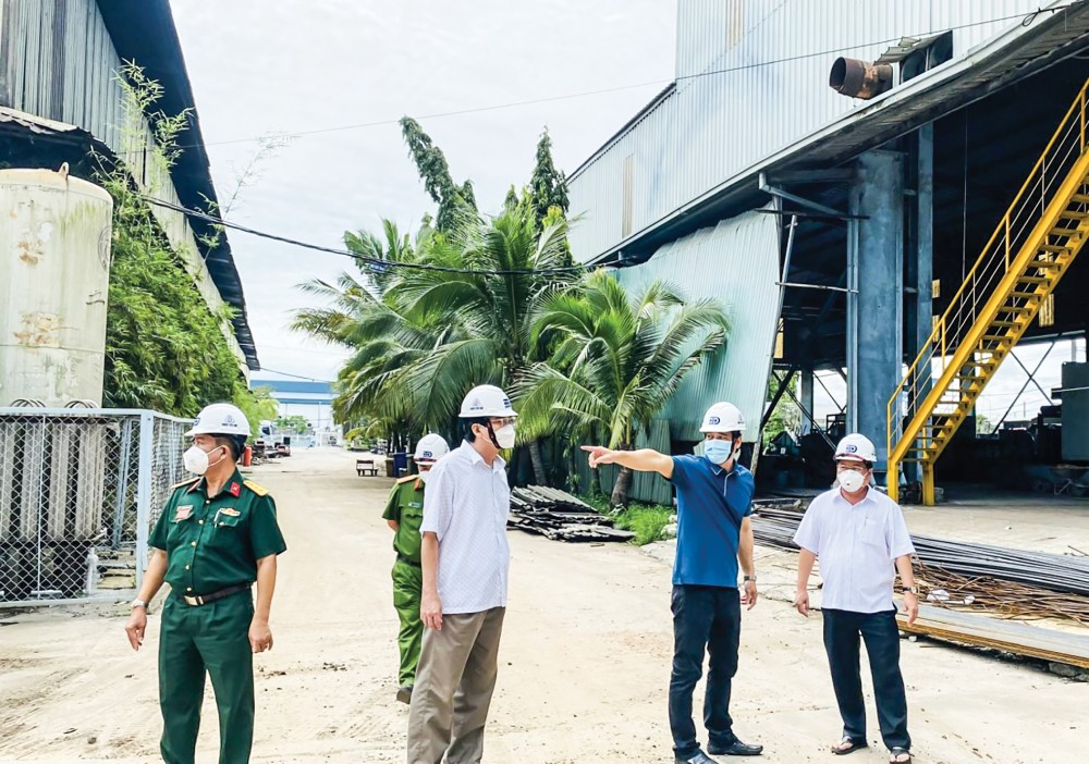 Lãnh đạo Quận ủy, UBND quận Bình Thủy khảo sát tình hình hoạt động của Công ty Thép Tây Đô.