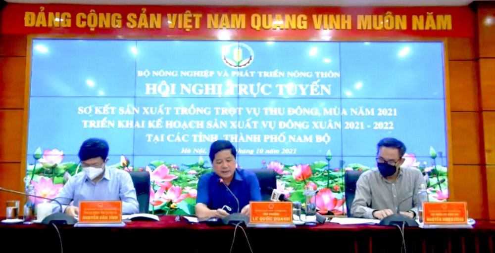 Thứ trưởng Bộ NN&PTNT Lê Quốc Doanh (giữa) chủ trì hội nghị.