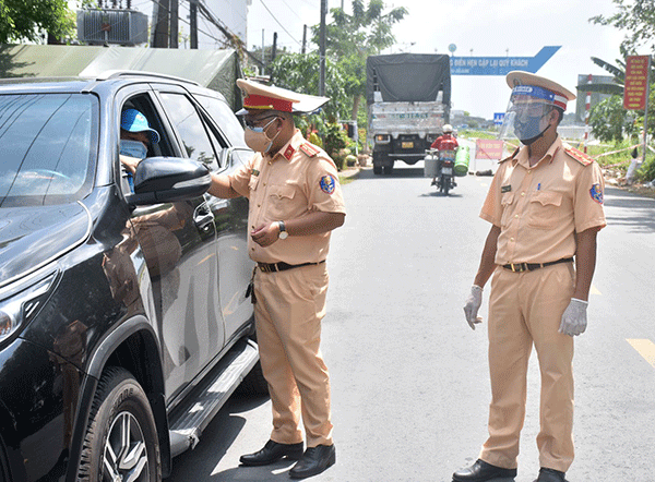 Tiếp tục tuyên truyền, phổ biến pháp luật về trật tự an toàn giao thông, gắn với phòng, chống dịch COVID-19