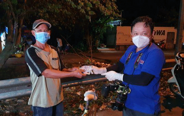 Nghĩa tình trên những chặng đường về quê