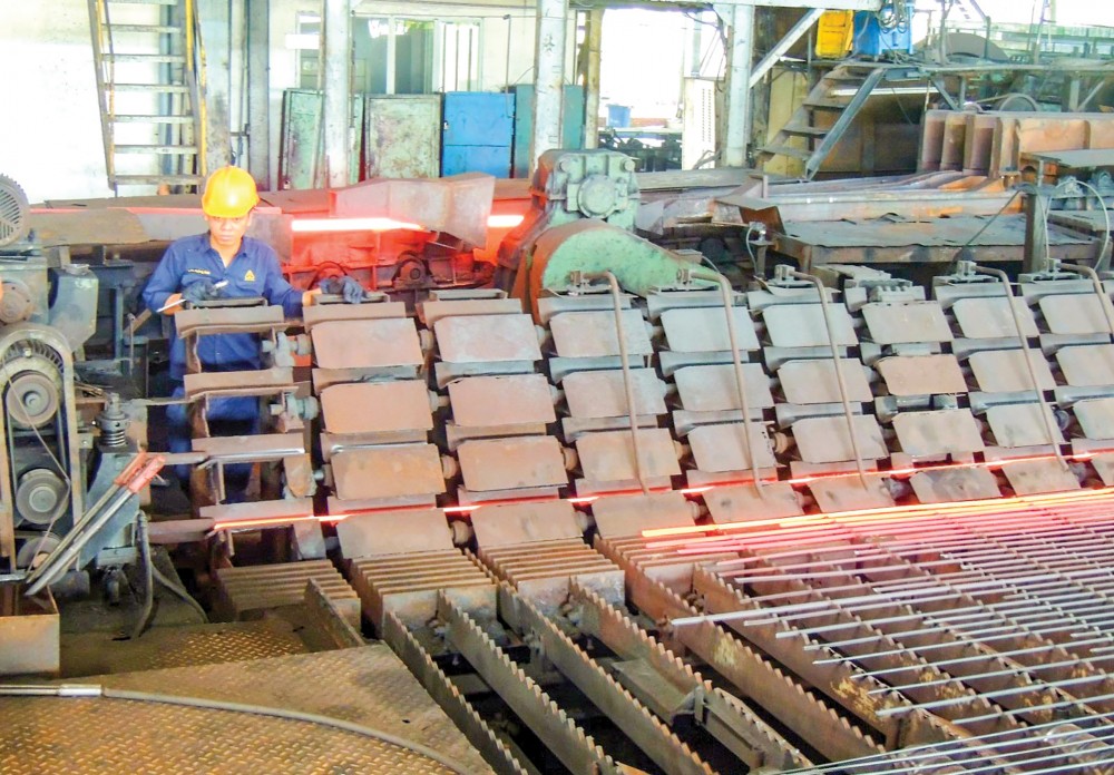 Đảm bảo số lượng, nâng chất lượng nguồn nhân lực khu công nghiệp, khu kinh tế Hoạt động sản xuất tại Công ty Thép Tây Đô, KCN Trà Nóc, TP Cần Thơ.