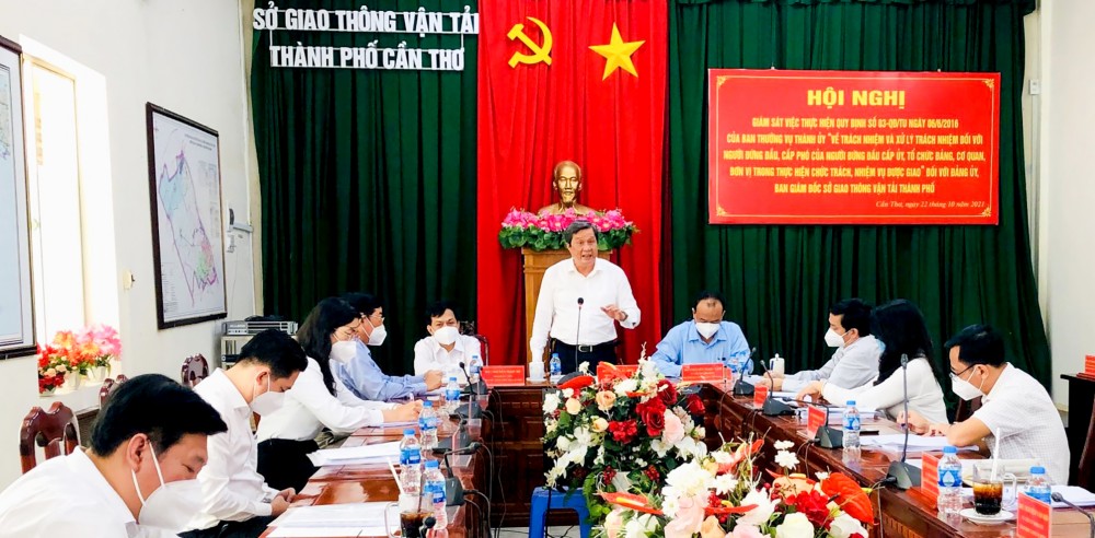 Đồng chí Phạm Văn Hiểu, Phó Bí thư Thường trực Thành ủy, Chủ tịch HĐND TP Cần Thơ, phát biểu chỉ đạo tại buổi làm việc với Đảng ủy Sở GTVT thành phố.