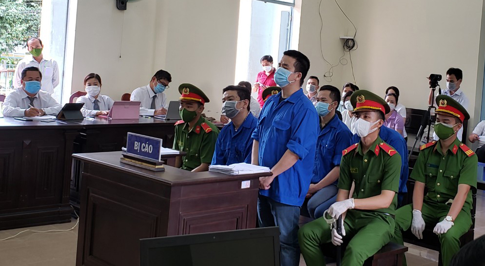 Xét xử vụ án Trương Châu Hữu Danh và nhóm “Báo Sạch” Trương Châu Hữu Danh tại phiên tòa.
