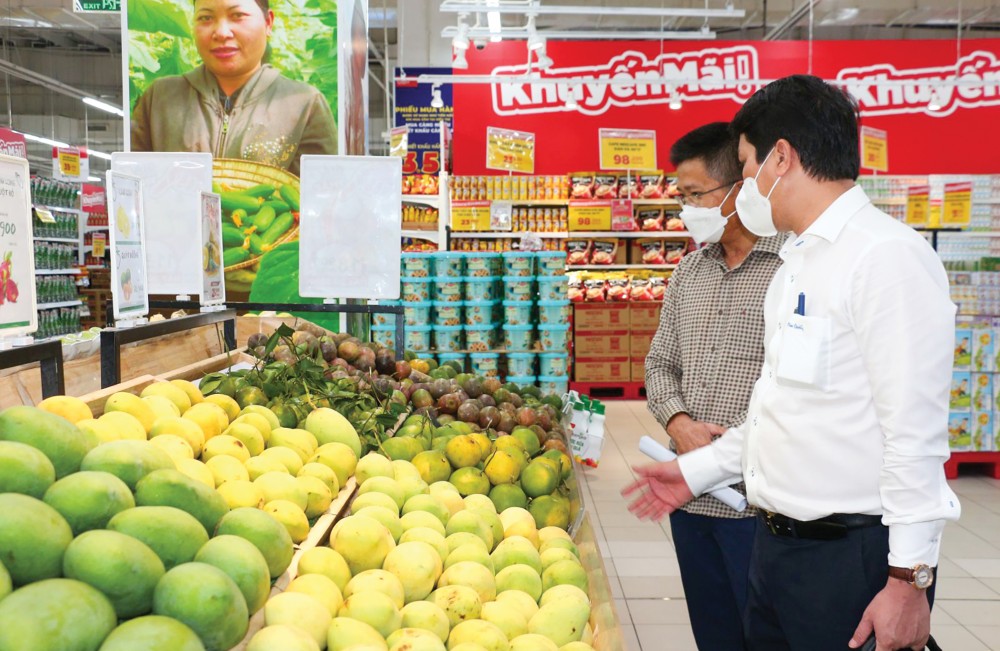 Khơi thông để nông sản đến siêu thị Hàng hóa nông sản miền Tây bày bán tại Siêu thị GO! Cần Thơ.