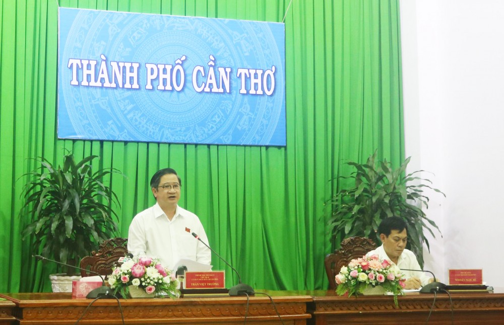  Chủ tịch UBND TP Cần Thơ Trần Việt Trường yêu cầu ngành y tế, các địa phương nâng cao năng lực trạm y tế. 