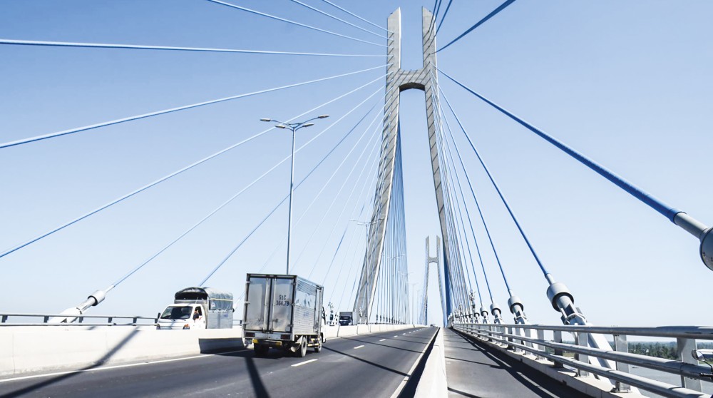 Cầu Vàm Cống nối liền đôi bờ sông Hậu giữa TP Cần Thơ và tỉnh Đồng Tháp góp phần hoàn thiện mạng lưới giao thông khu vực ĐBSCL.