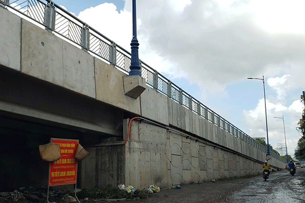 Nhắc nhở các hộ kinh doanh đảm bảo trật tự đô thị, an toàn giao thông