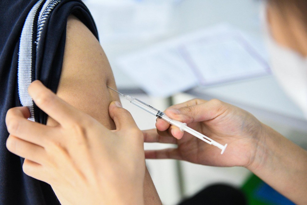 Bộ trưởng Bộ Y tế: Bảo đảm đủ 2 mũi tiêm vaccine COVID-19 cho người từ 12 tuổi trở lên