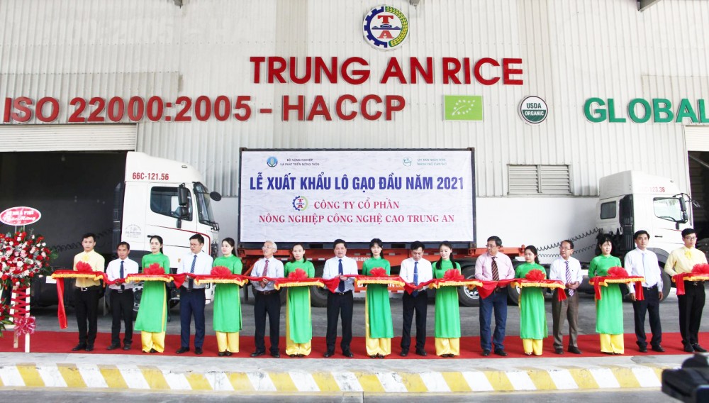  Công ty Trung An làm lễ xuất khẩu lô gạo đầu tiên trong năm 2021.
