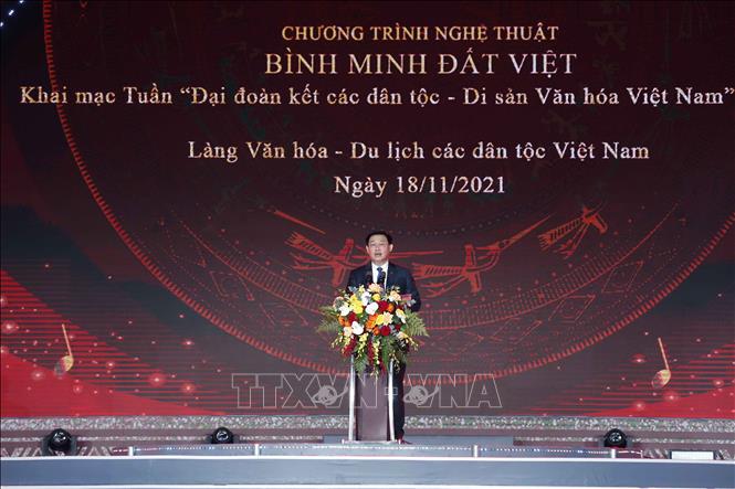 Chủ tịch Quốc hội dự khai mạc Tuần "Đại đoàn kết dân tộc - Di sản văn hóa Việt Nam"