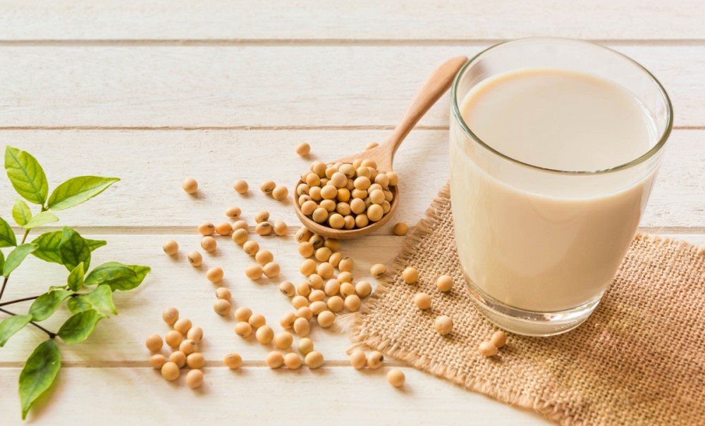 Sữa đậu nành có tác dụng hạ nồng độ cholesterol trong máu.
