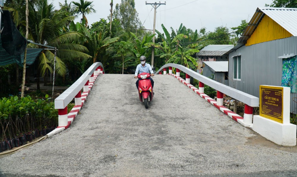 Bảo đảm an toàn giao thông Phường Tân Lộc huy động nhiều nguồn lực xây dựng cầu đường bảo đảm an toàn giao thông cho người dân.