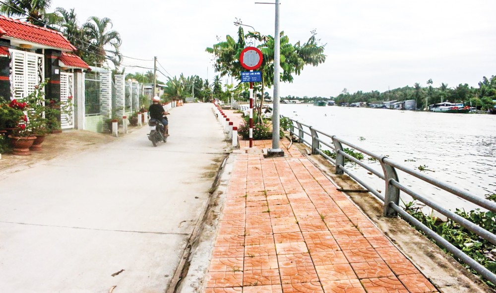 Bờ kè sông Ô Môn, công trình phòng chống sạt lở của TP Cần Thơ được đưa vào sử dụng gần đây.