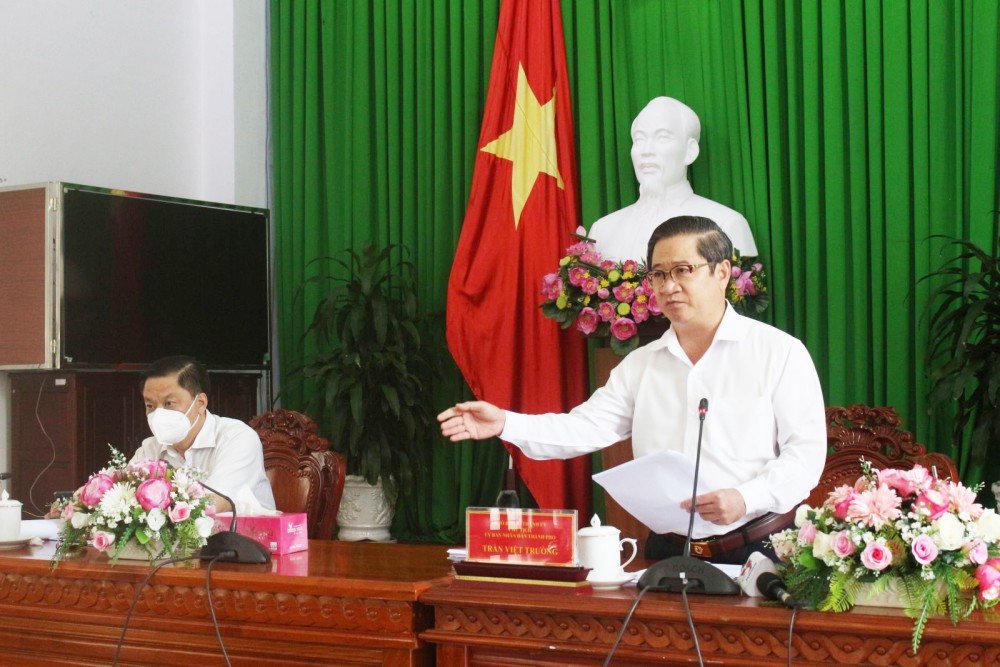 Đồng chí Trần Việt Trường phát biểu chỉ đạo tại phiên họp thường kỳ tháng 11 của UBND TP Cần Thơ.