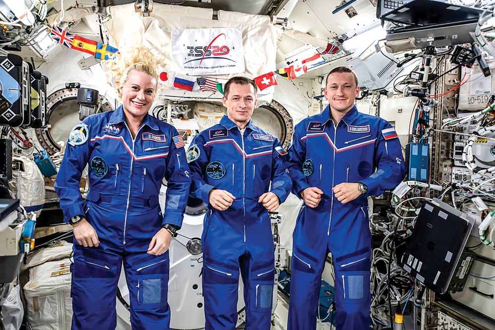 Các nhà du hành Mỹ và Nga làm việc trên ISS. Ảnh: NASA