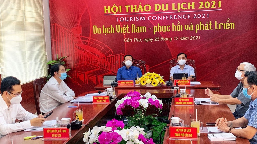 Tìm giải pháp thúc đẩy phục hồi và phát triển du lịch Việt Nam theo hướng bền vững Các đại biểu dự Hội thảo tại điểm cầu của TP Cần Thơ.